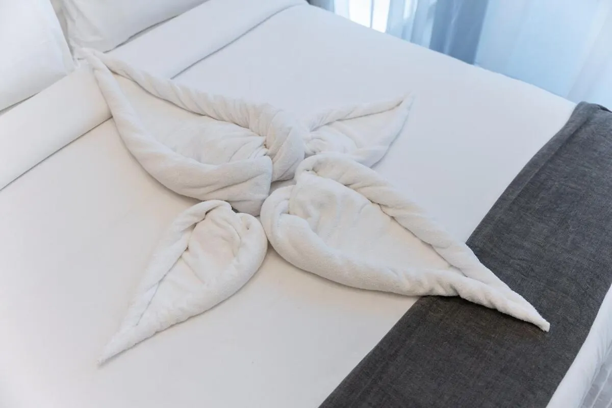Elegant Studio Room Near Business Bay Modern Comfort With Balcony Views Dubai United Arab Emirates