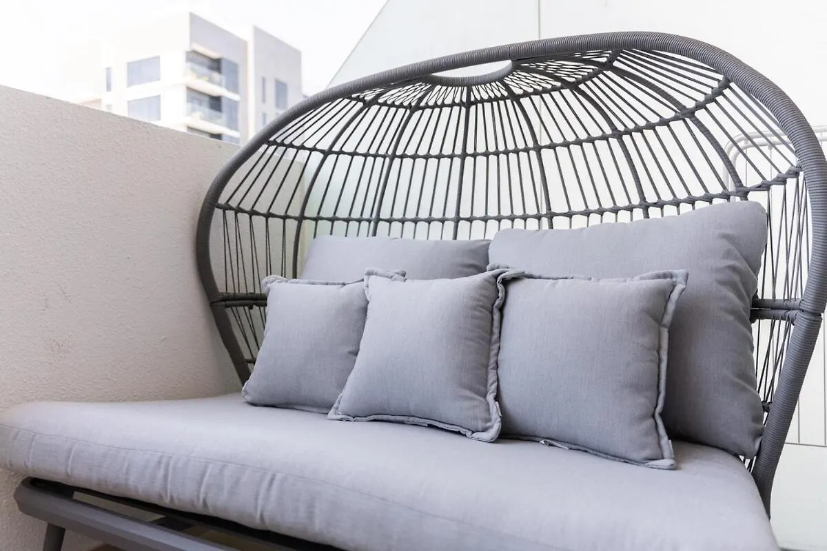 Elegant Studio Room Near Business Bay Modern Comfort With Balcony Views Dubai 0*,  United Arab Emirates