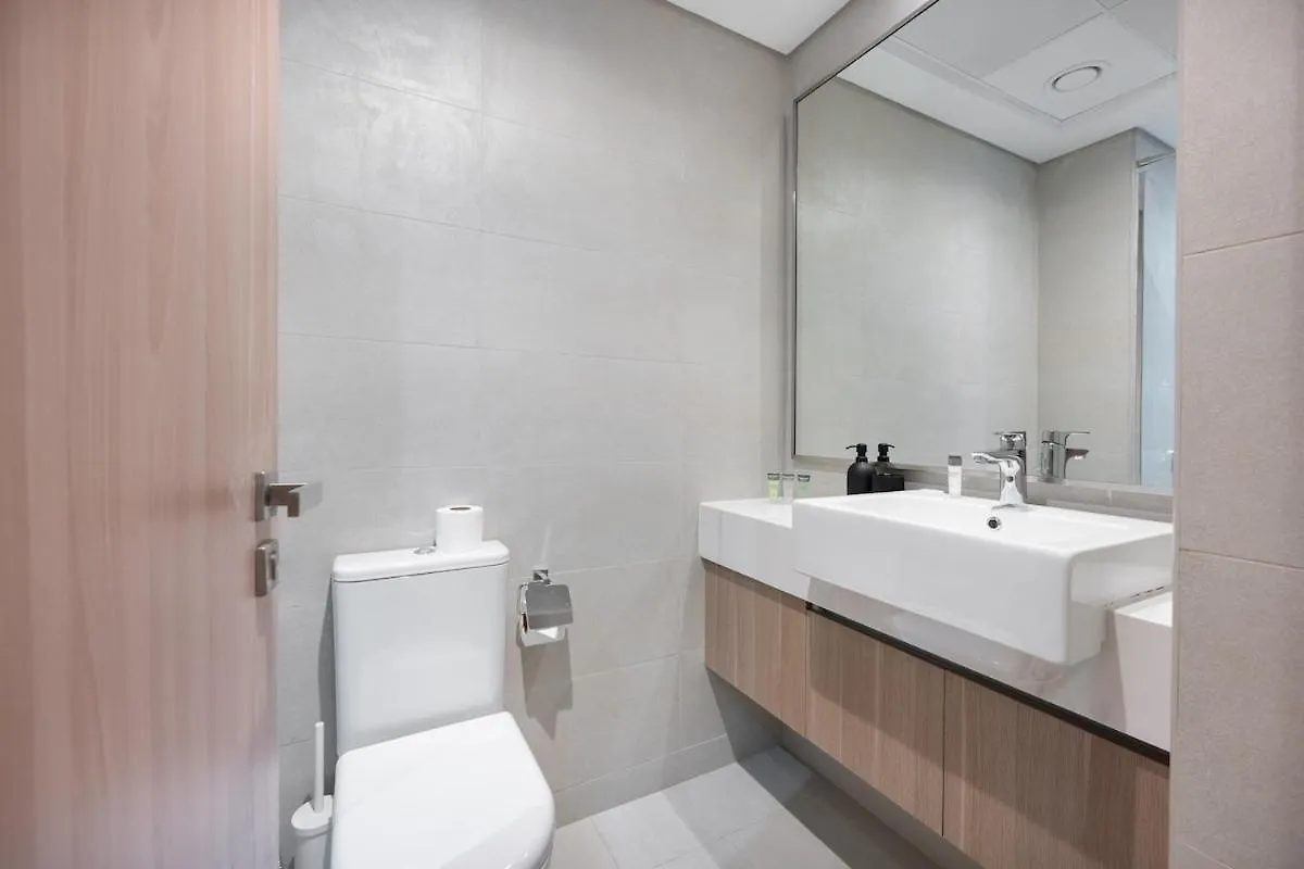 Elegant Studio Room Near Business Bay Modern Comfort With Balcony Views Dubai