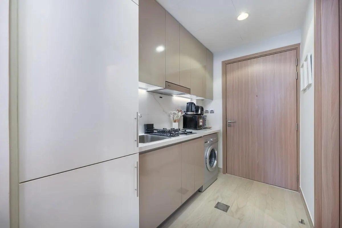 Elegant Studio Room Near Business Bay Modern Comfort With Balcony Views Dubai 0*,  United Arab Emirates