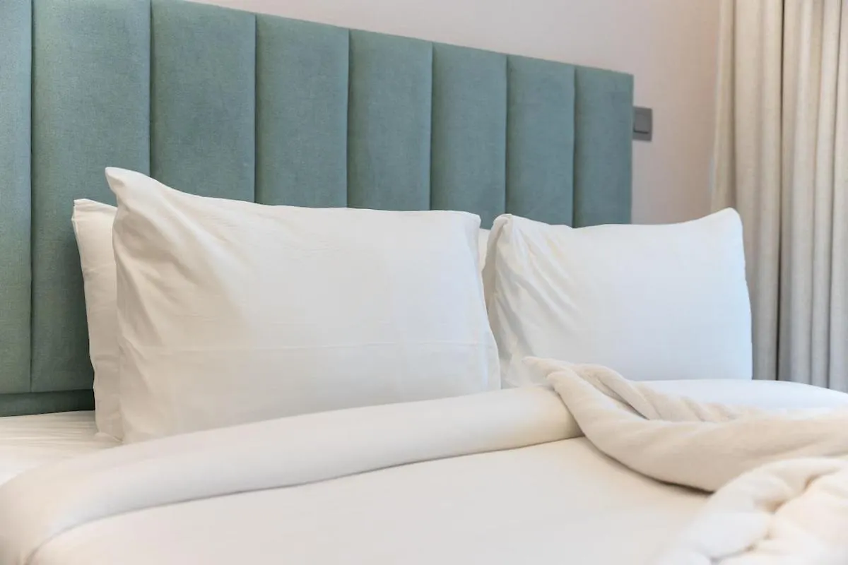 Apartment Elegant Studio Room Near Business Bay Modern Comfort With Balcony Views Dubai United Arab Emirates