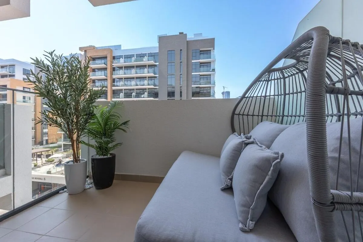 Elegant Studio Room Near Business Bay Modern Comfort With Balcony Views Dubai